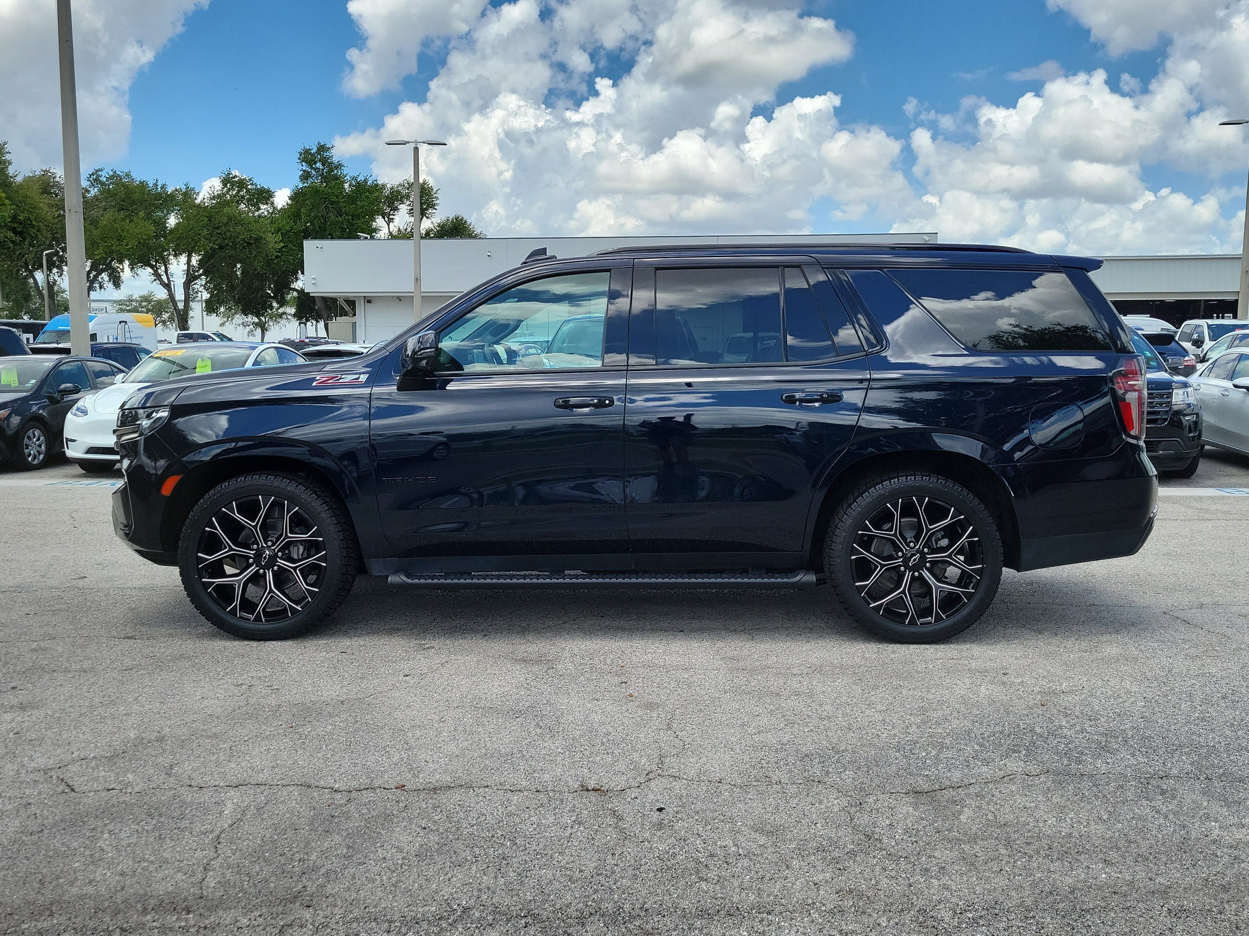 Used 2021 Chevrolet Tahoe Z71 w/ Z71 Off-Road Package AWD/4WD image 6