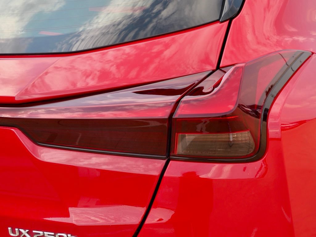 Used 2023 Lexus UX 250h F Sport FWD image 10