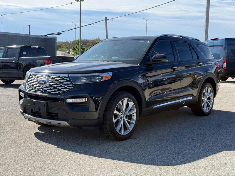 Certified 2023 Ford Explorer Platinum w/ Technology Package AWD/4WD image 9