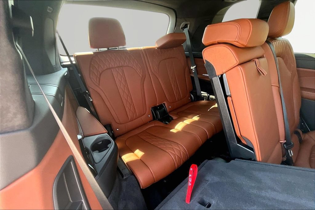 Used 2025 BMW X7 M60i w/ Climate Comfort Package AWD/4WD image 28