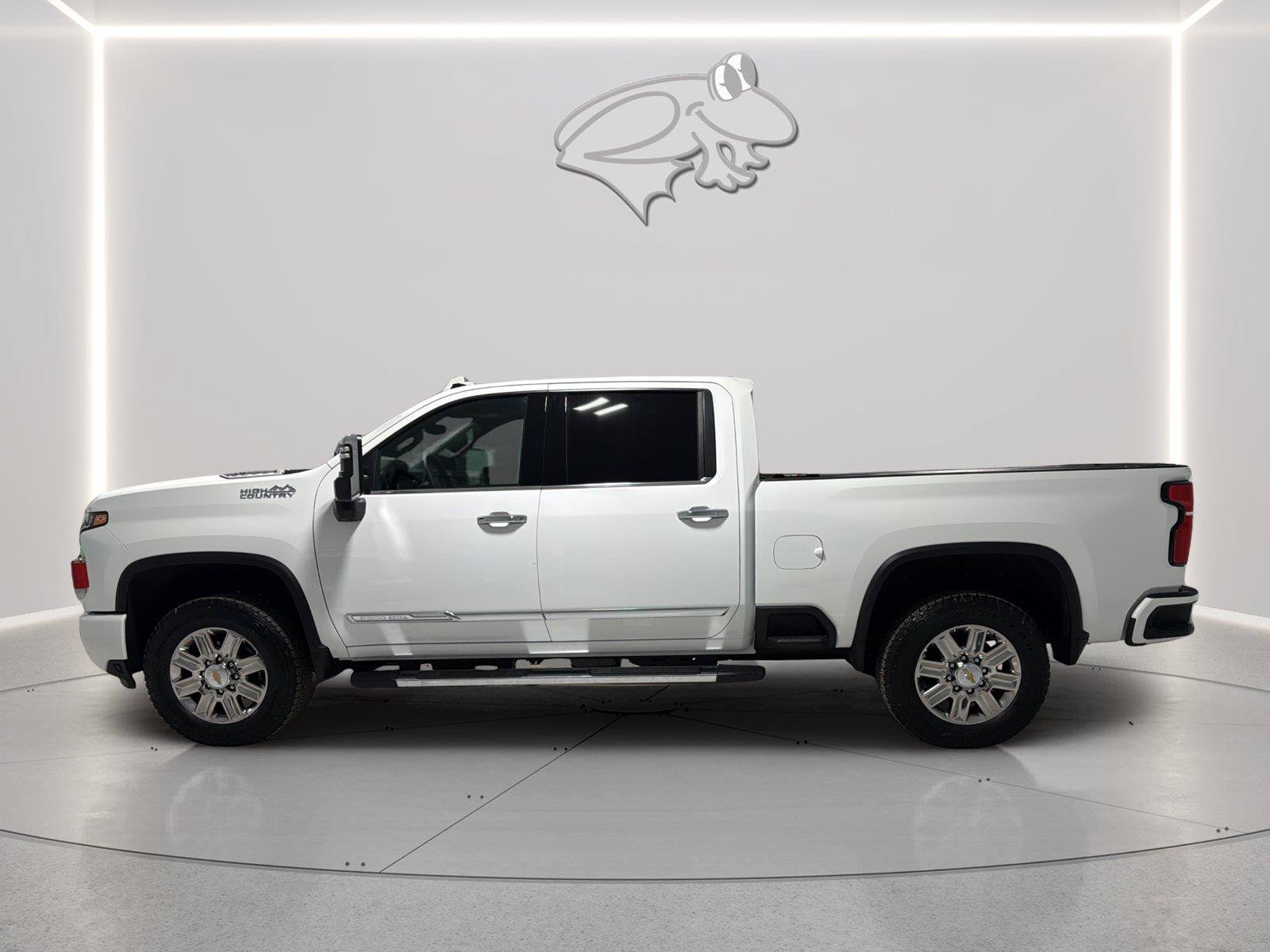 Used 2026 Chevrolet Silverado 2500 High Country w/ Technology Package AWD/4WD image 2