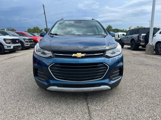 Used 2019 Chevrolet Trax LT w/ Sun & Sound Package FWD image 2