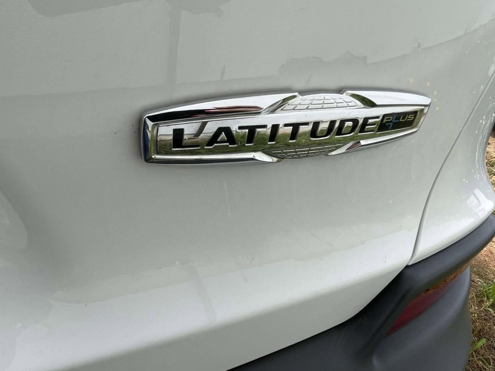 Used 2020 Jeep Cherokee Latitude Plus w/ Cold Weather Group FWD image 7