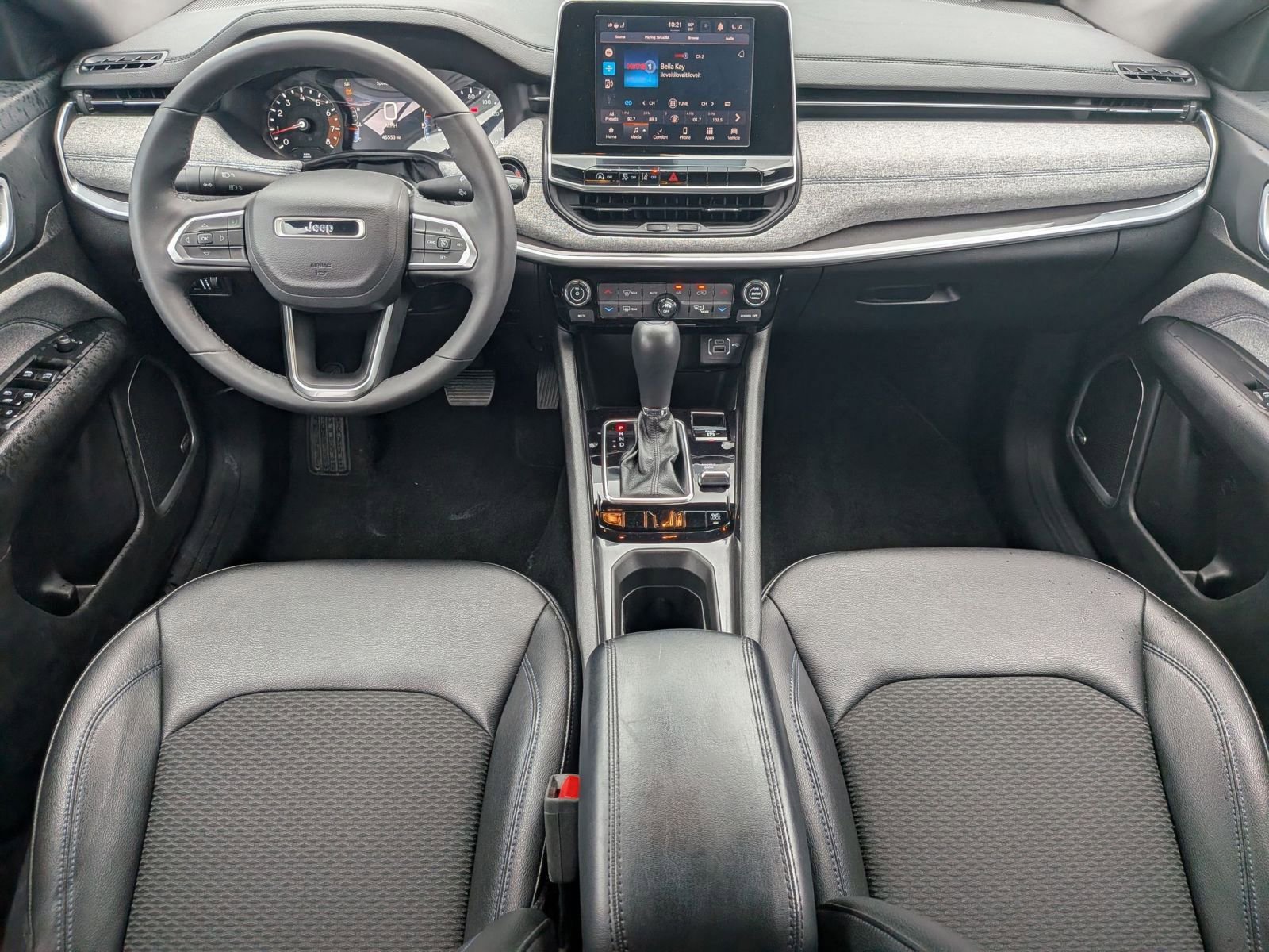 Used 2025 Jeep Compass Latitude w/ Sun & Sound Group AWD/4WD image 28