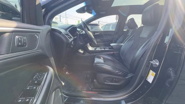 Certified 2020 Ford Edge ST w/ Cold Weather Package AWD/4WD image 16