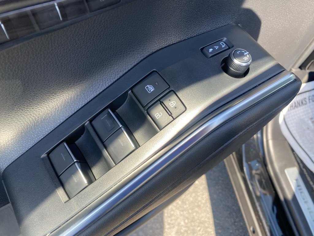 Used 2024 Toyota Highlander Platinum image 13