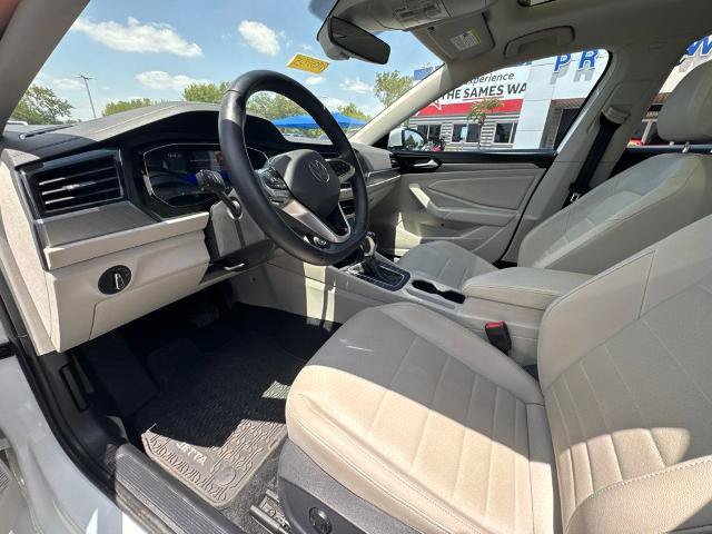 Used 2023 Volkswagen Jetta SE FWD image 13