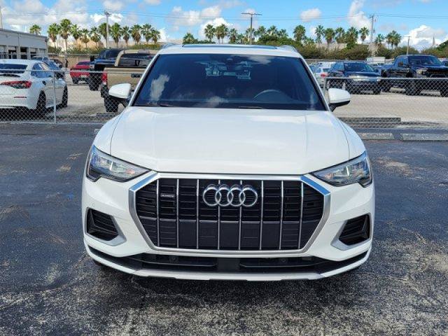 Used 2020 Audi Q3 2.0T Premium w/ Convenience Package AWD/4WD image 2