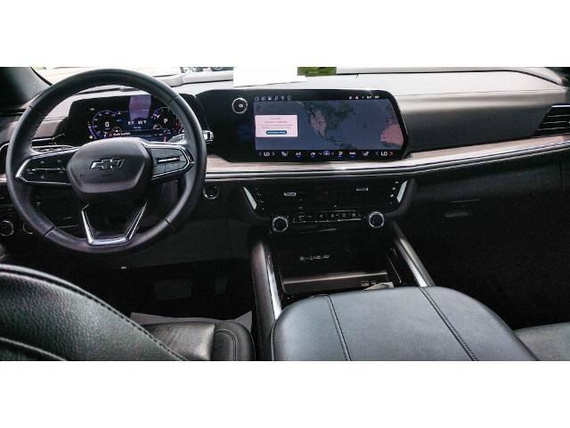 Used 2025 Chevrolet Suburban Z71 AWD/4WD image 17