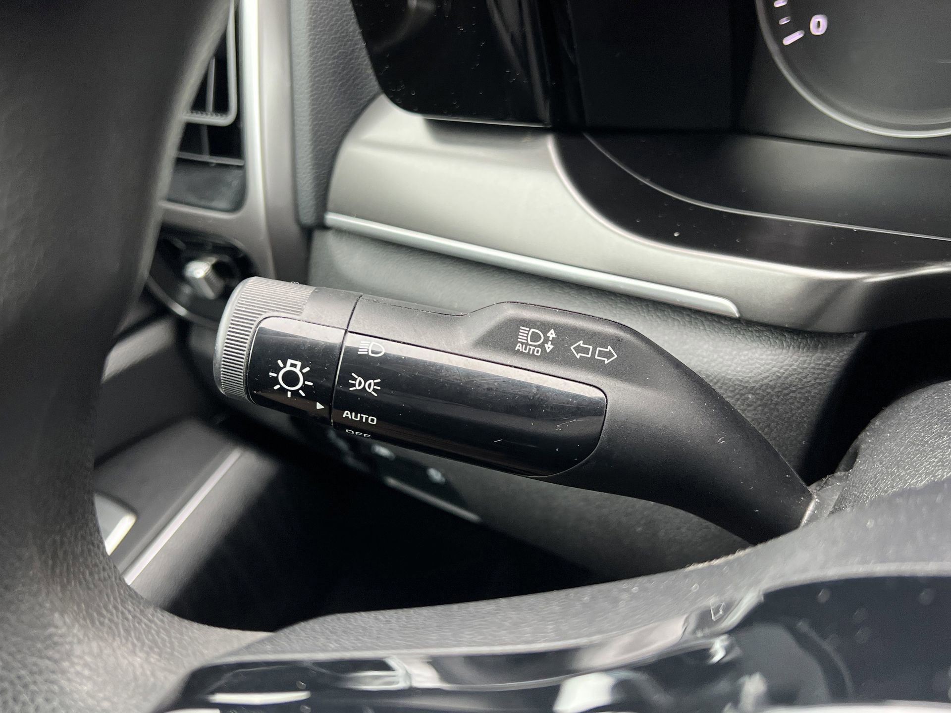 Used 2023 Kia Sorento LX image 16