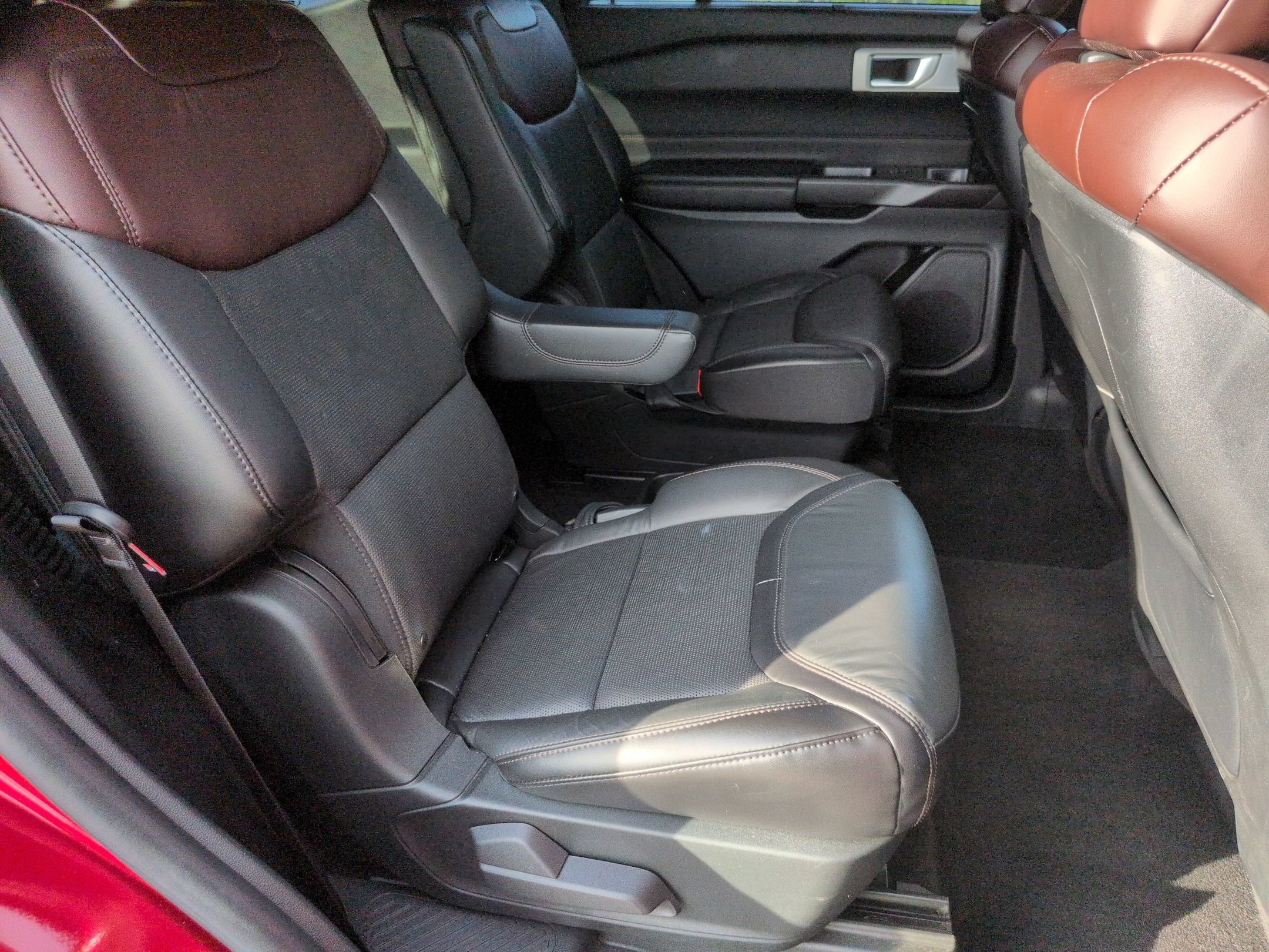 Certified 2020 Ford Explorer Platinum w/ Premium Technology Package AWD/4WD image 35