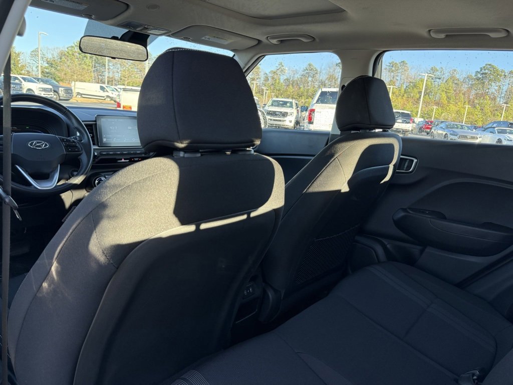 Used 2025 Hyundai Venue SEL image 25