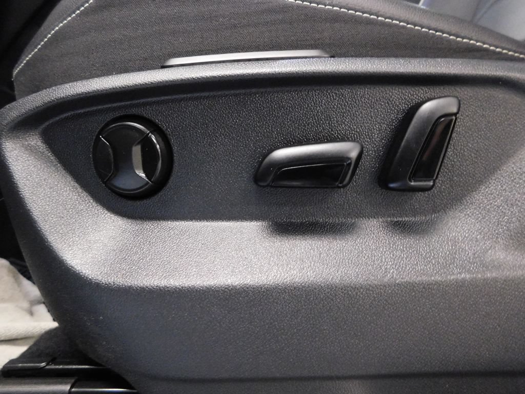 Used 2022 Volkswagen Tiguan SEL R-Line AWD/4WD image 17