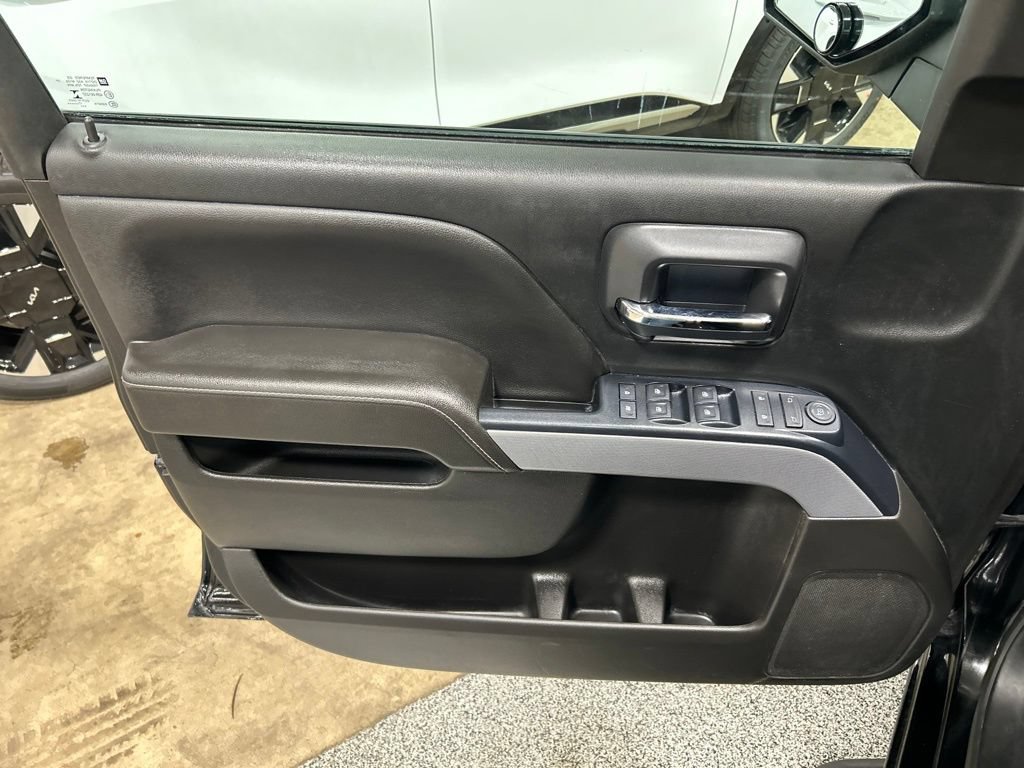 Used 2018 Chevrolet Silverado 1500 LT w/ Midnight Edition AWD/4WD image 14