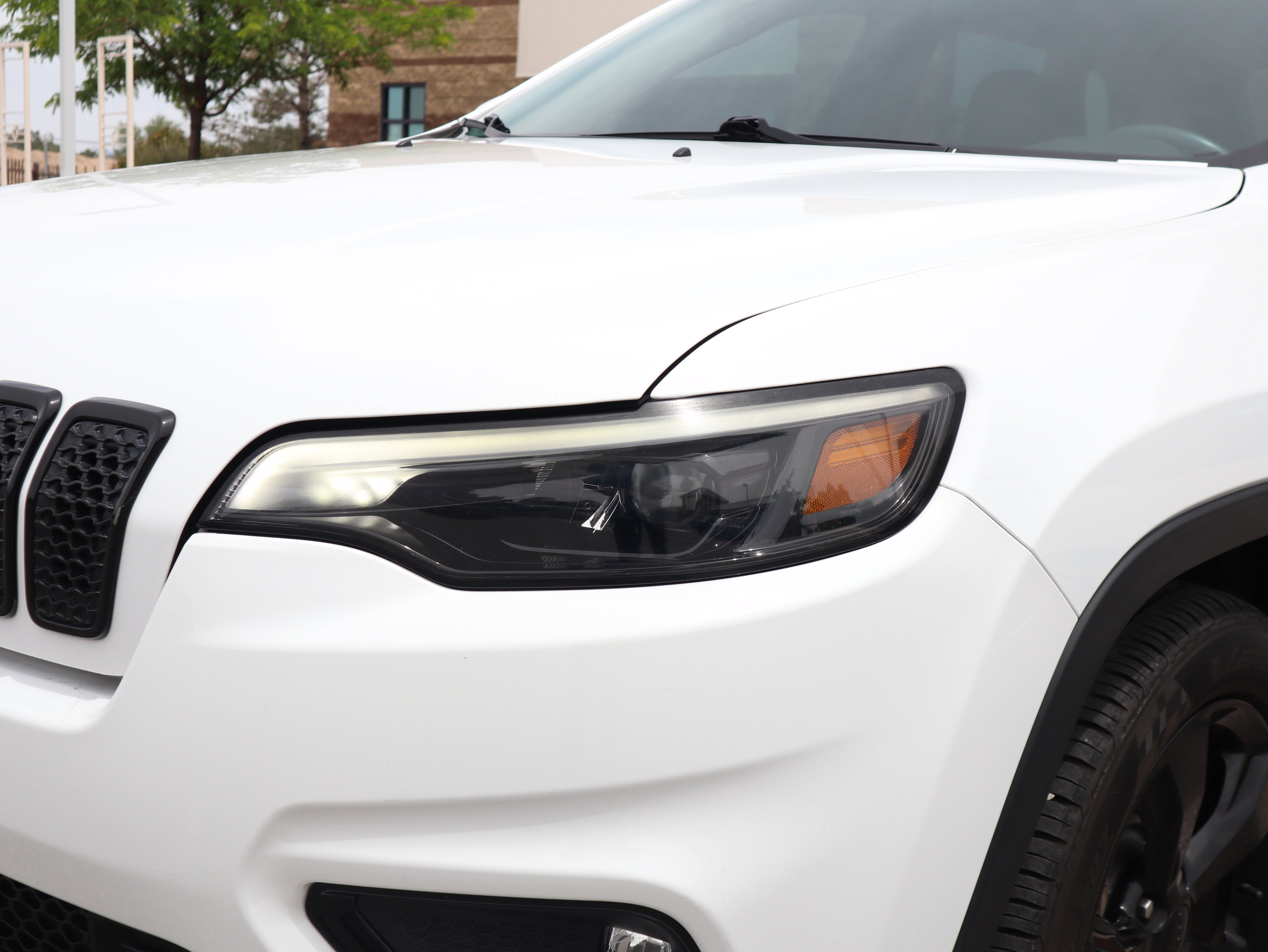 Used 2019 Jeep Cherokee Latitude Plus FWD image 14
