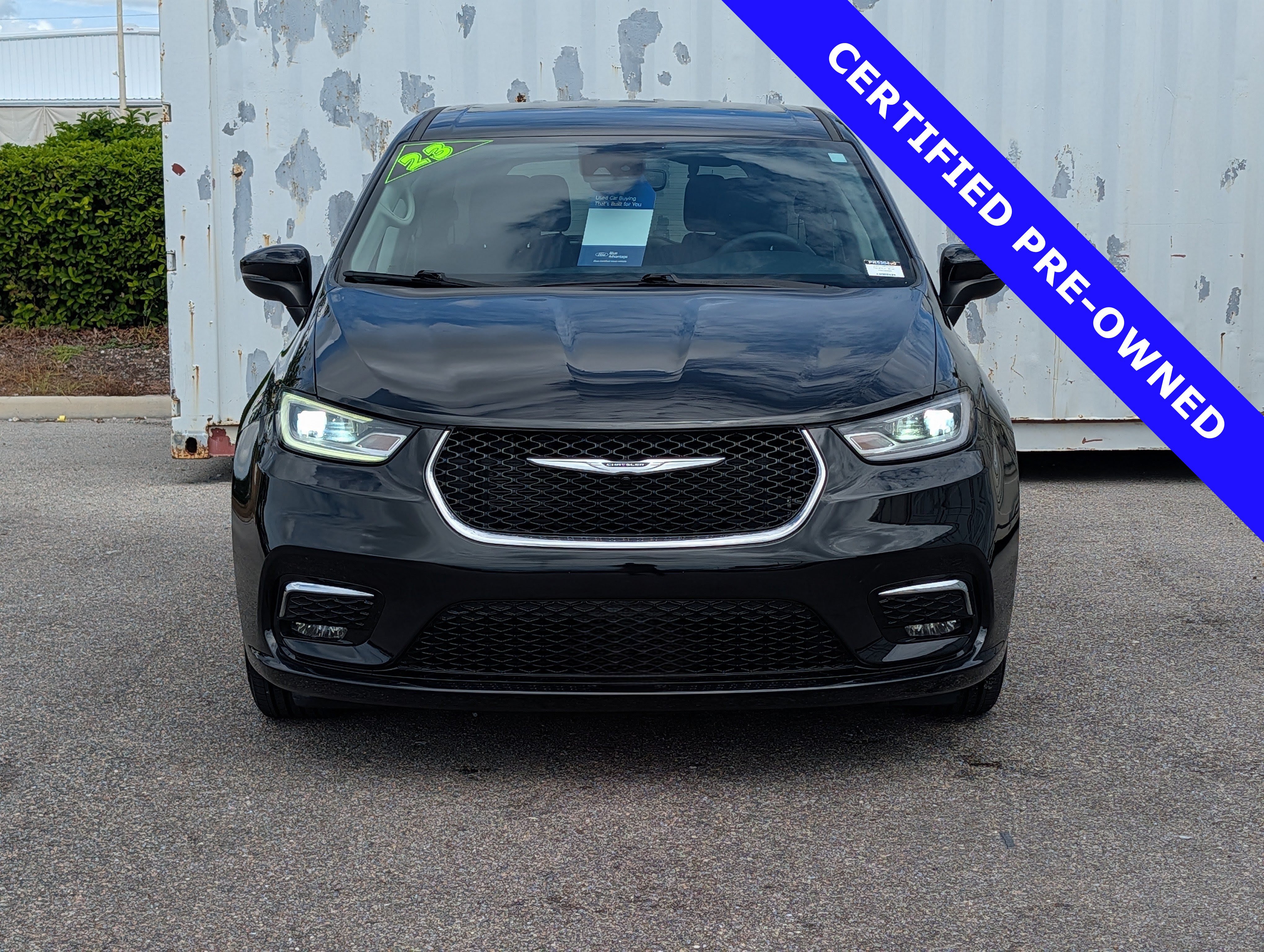 Used 2023 Chrysler Pacifica Touring-L FWD image 9