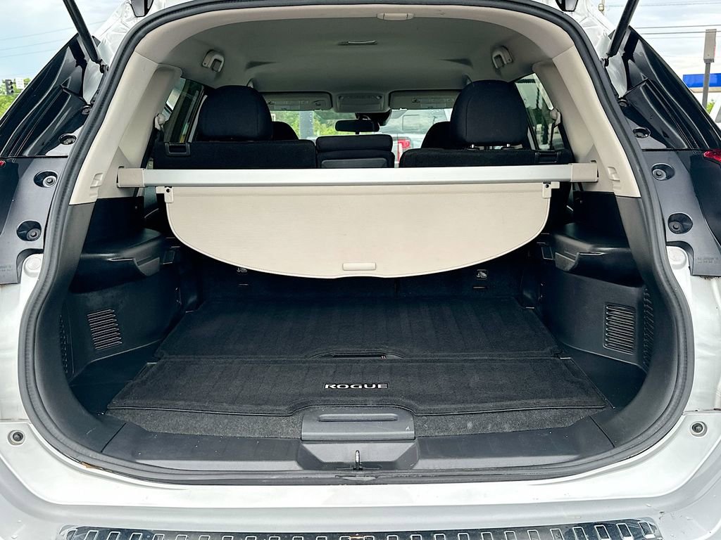 Used 2020 Nissan Rogue S w/ Special Edition Package FWD image 16