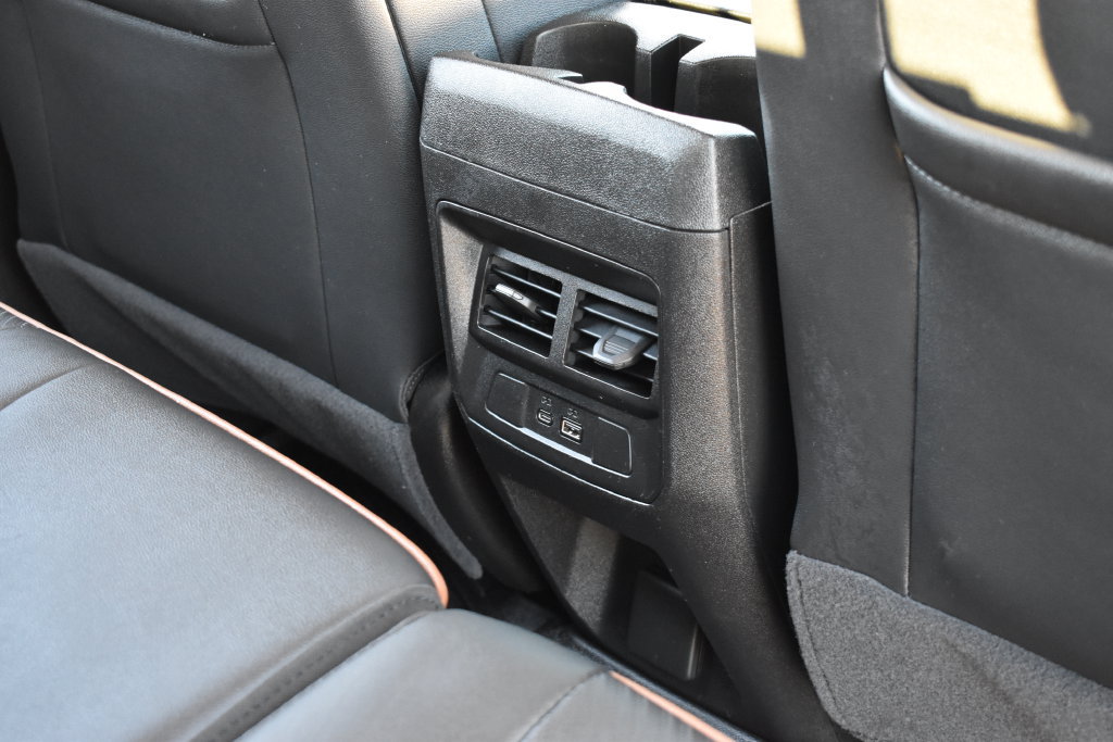 Used 2025 GMC Canyon AT4 w/ Technology Plus Package AWD/4WD image 30