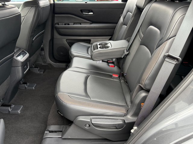 Used 2024 Nissan Pathfinder SL AWD/4WD image 7