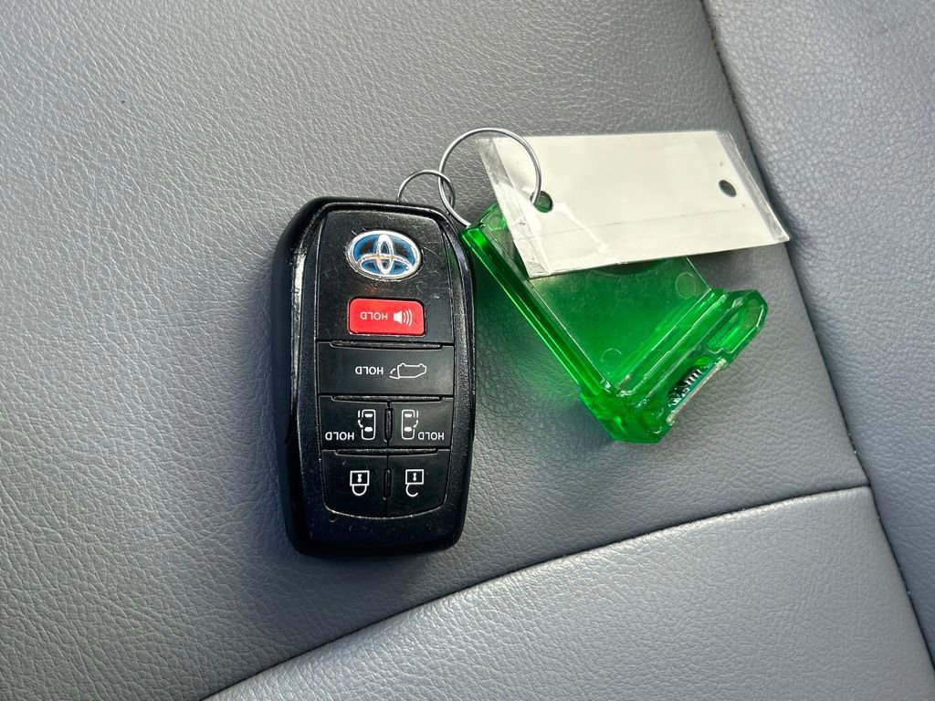 Used 2021 Toyota Sienna XLE image 43