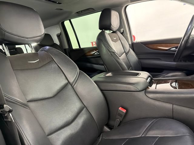 Used 2020 Cadillac Escalade ESV Luxury AWD/4WD image 16