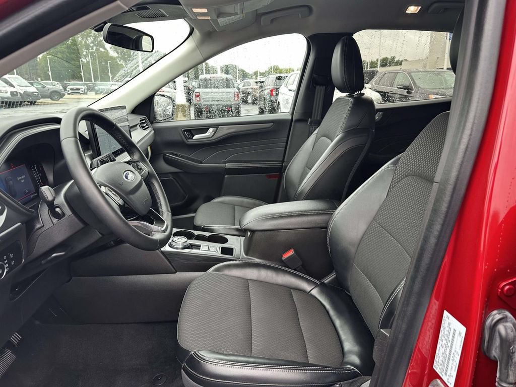 Certified 2023 Ford Escape SE FWD image 10