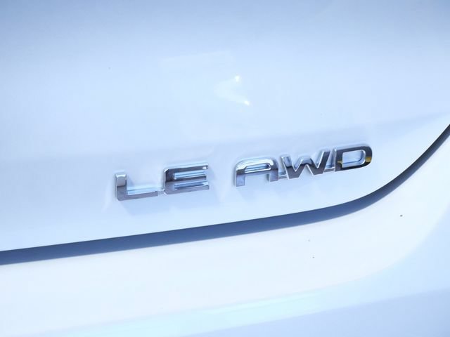 Used 2024 Toyota Highlander LE AWD/4WD image 7