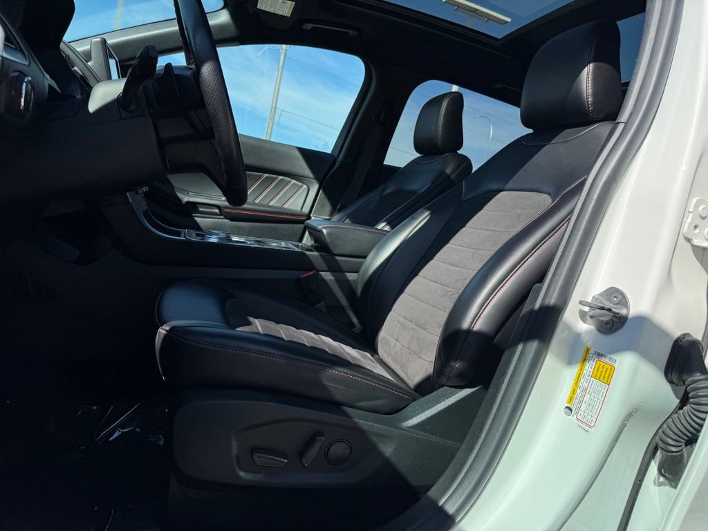 Certified 2022 Ford Edge ST-Line w/ Class II Trailer Tow Package AWD/4WD image 5