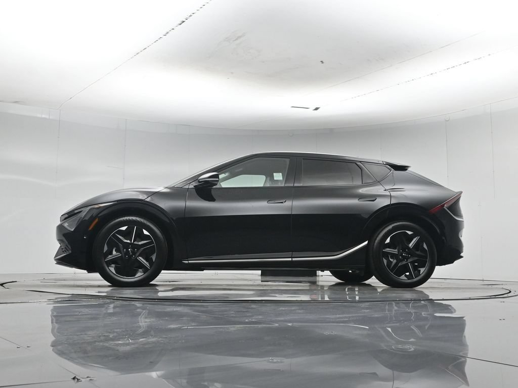Used 2025 Kia EV6 Wind RWD image 53