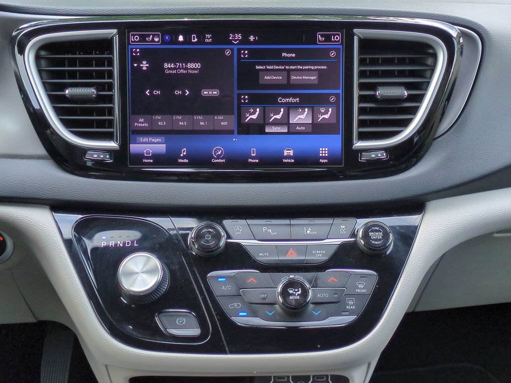 Used 2023 Chrysler Pacifica Touring-L FWD image 22