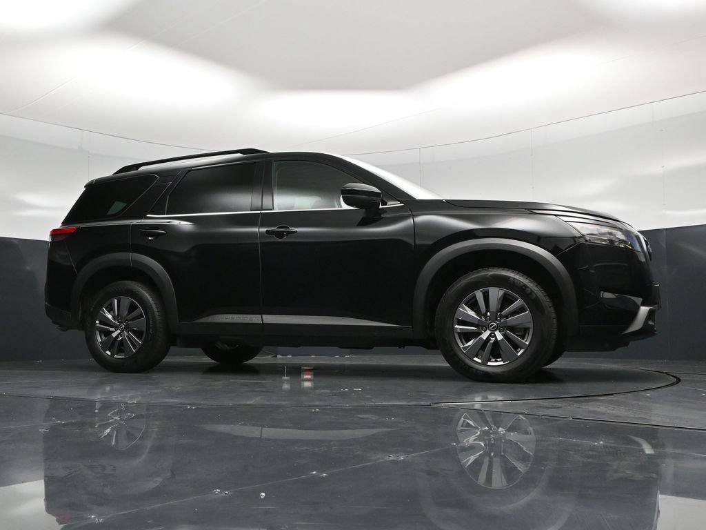 Used 2025 Nissan Pathfinder SV FWD image 55