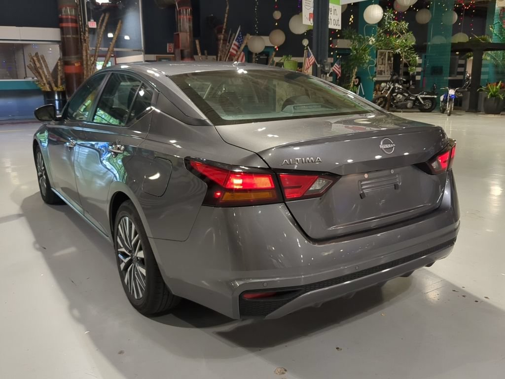 Used 2024 Nissan Altima 2.5 SV FWD image 10