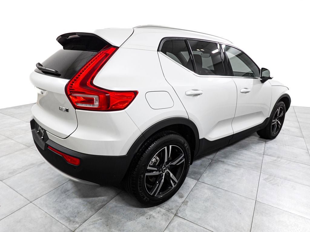 Used 2025 Volvo XC40 B5 Core AWD/4WD image 7