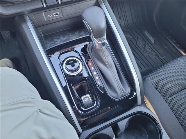 Used 2025 Chevrolet Colorado LT AWD/4WD image 21