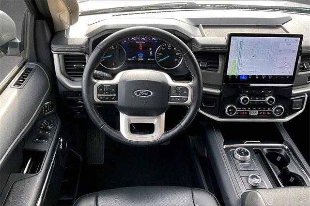 Certified 2024 Ford Expedition XLT image 3