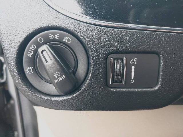 Used 2019 Dodge Grand Caravan SXT FWD image 16