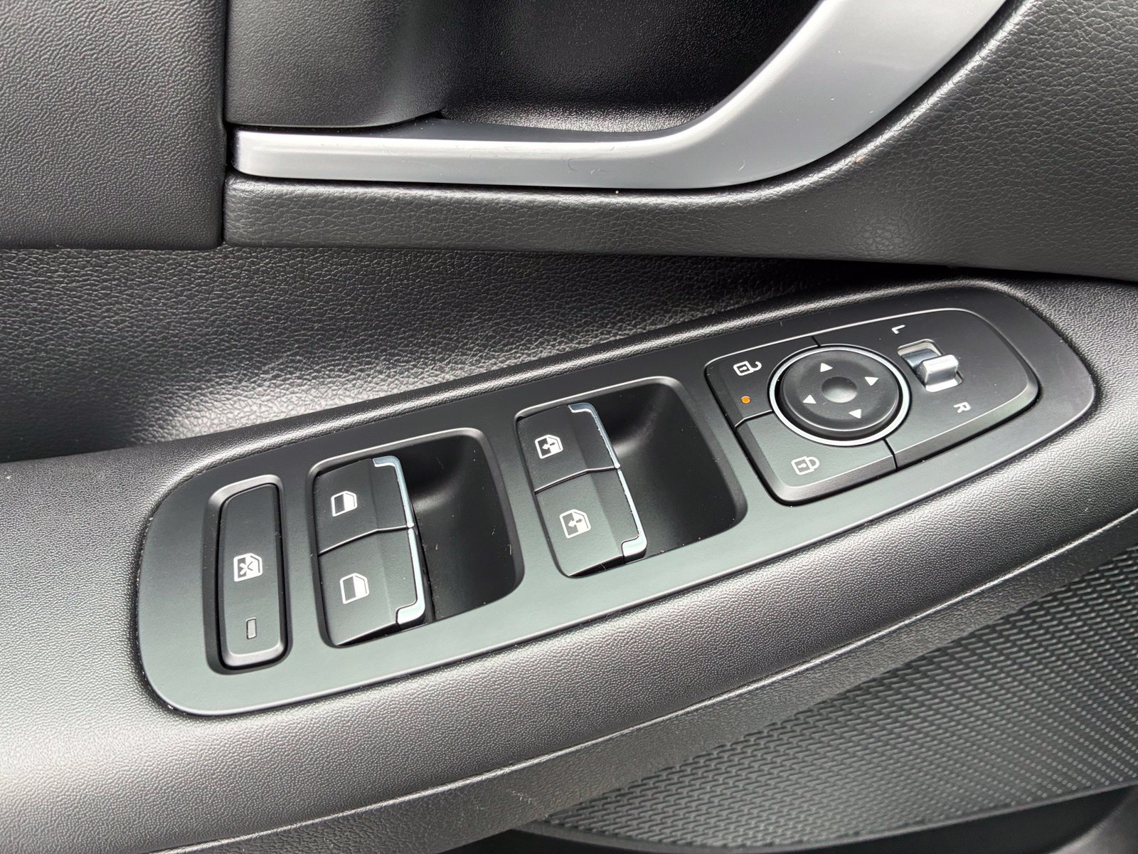Used 2025 Hyundai Sonata SEL FWD image 12
