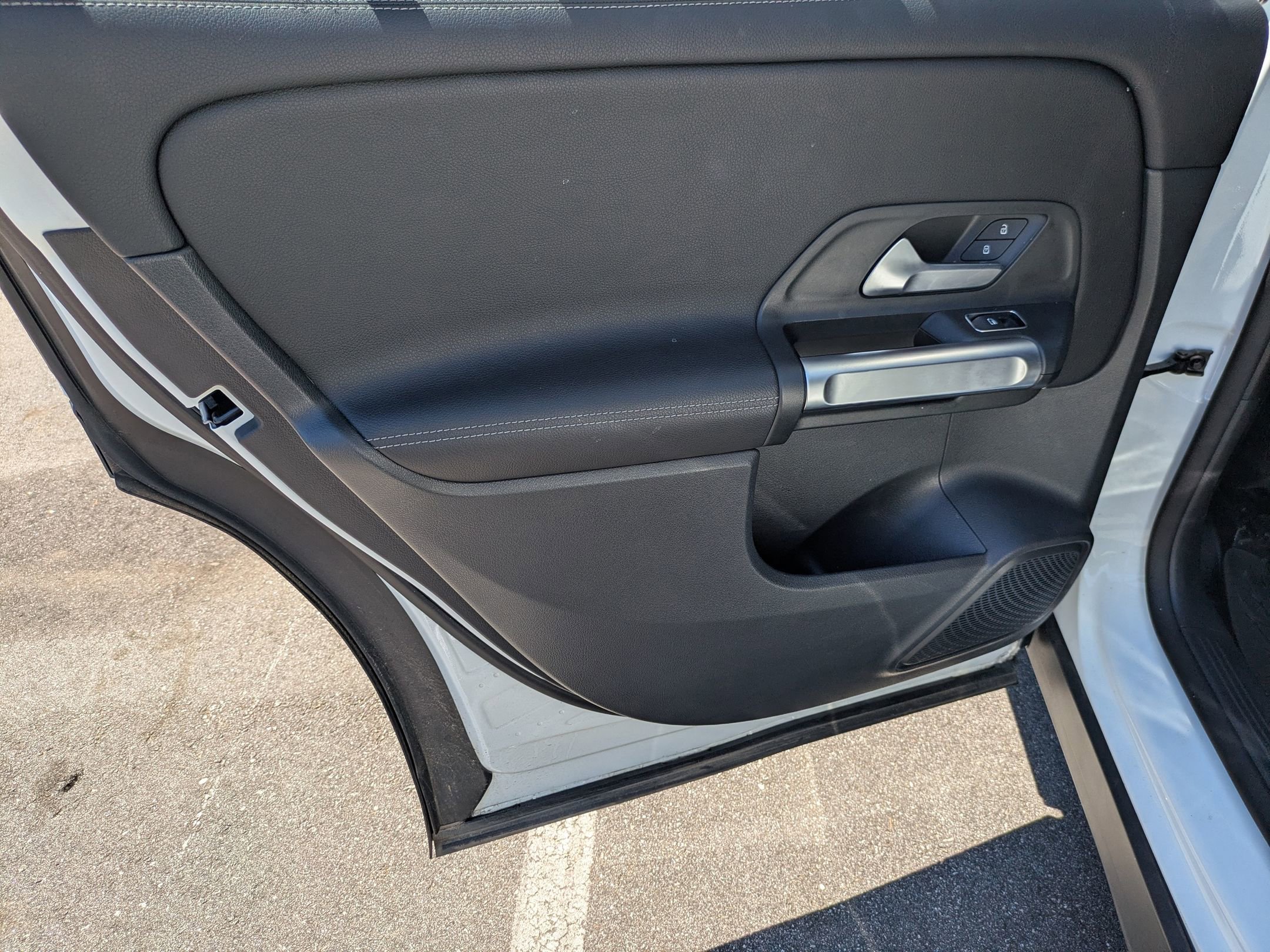 Used 2023 Mercedes-Benz GLB 250 image 28