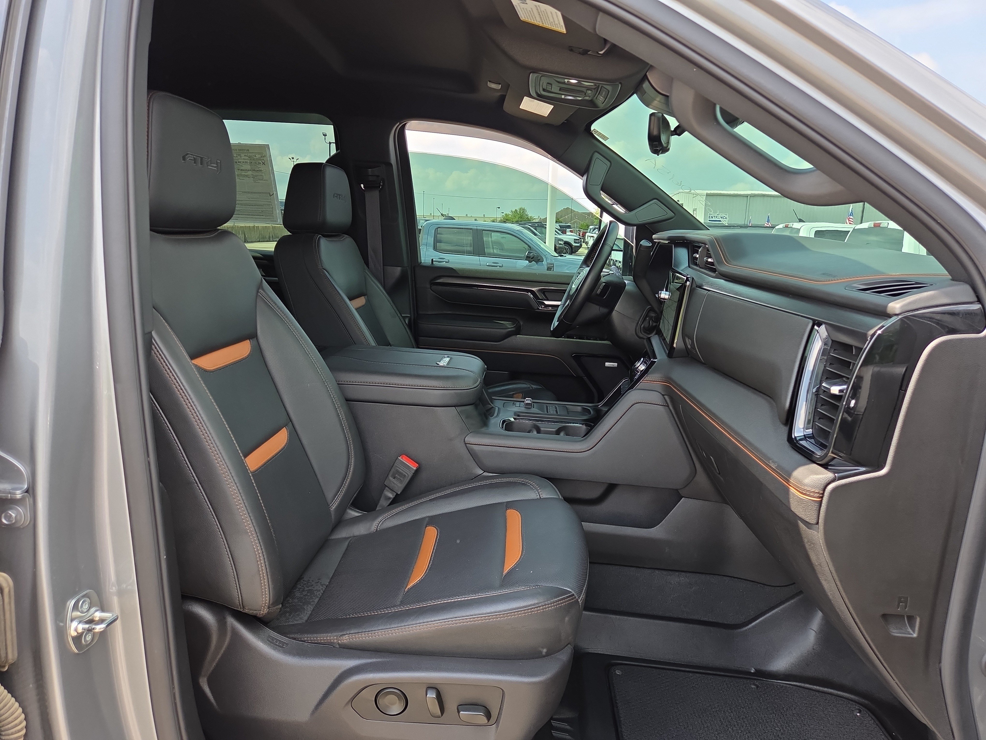 Used 2025 GMC Sierra 2500 AT4 w/ Technology Package AWD/4WD image 15