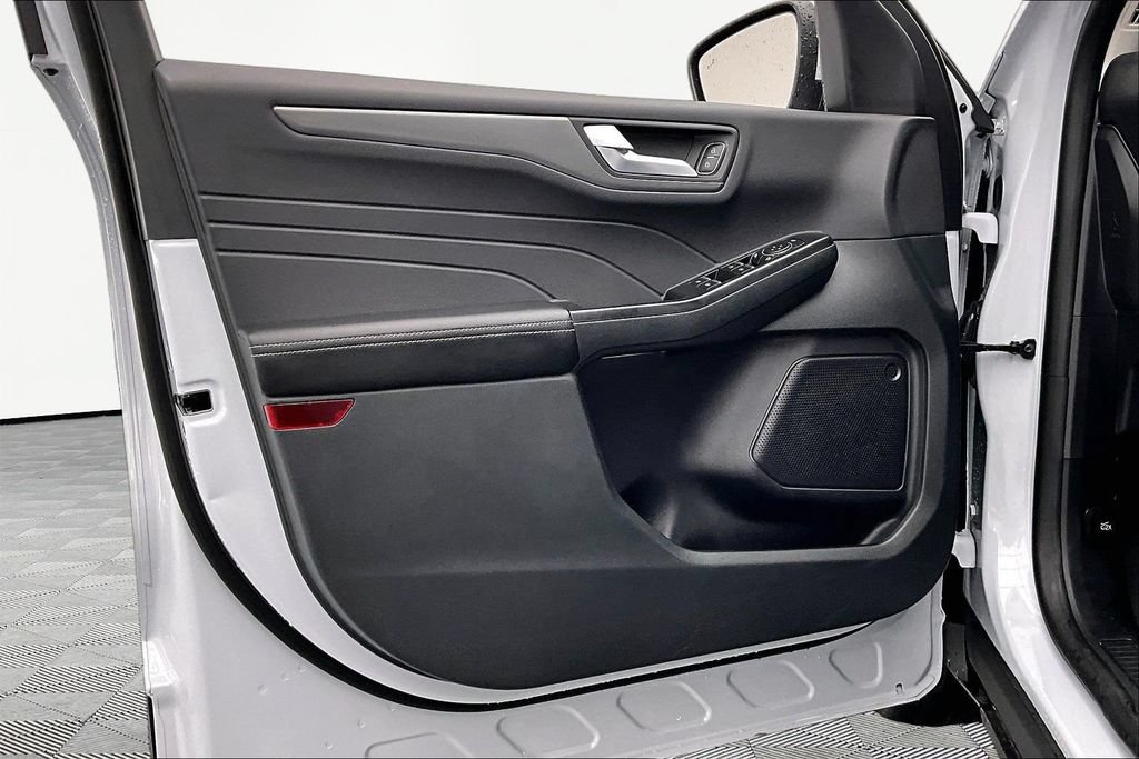 Certified 2025 Ford Escape SE FWD image 23