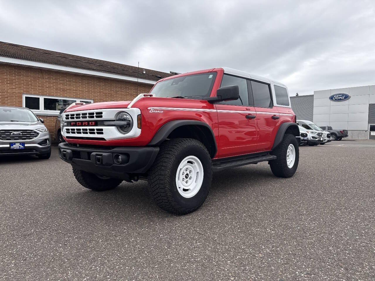Certified 2023 Ford Bronco Heritage Edition AWD/4WD image 1