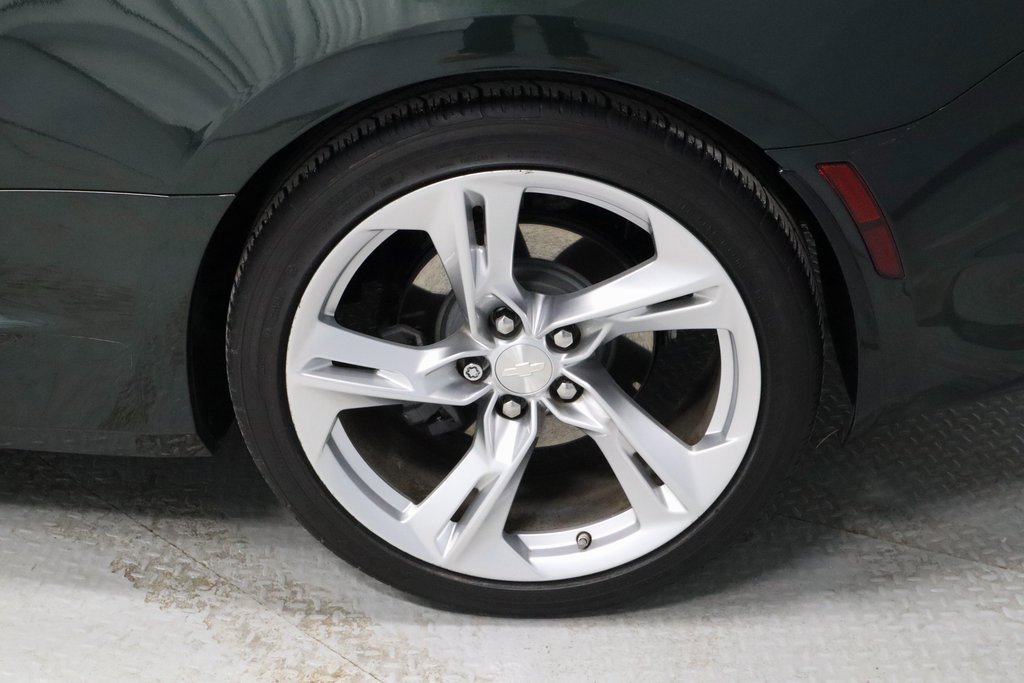 Used 2020 Chevrolet Camaro LT w/ Technology Package image 18