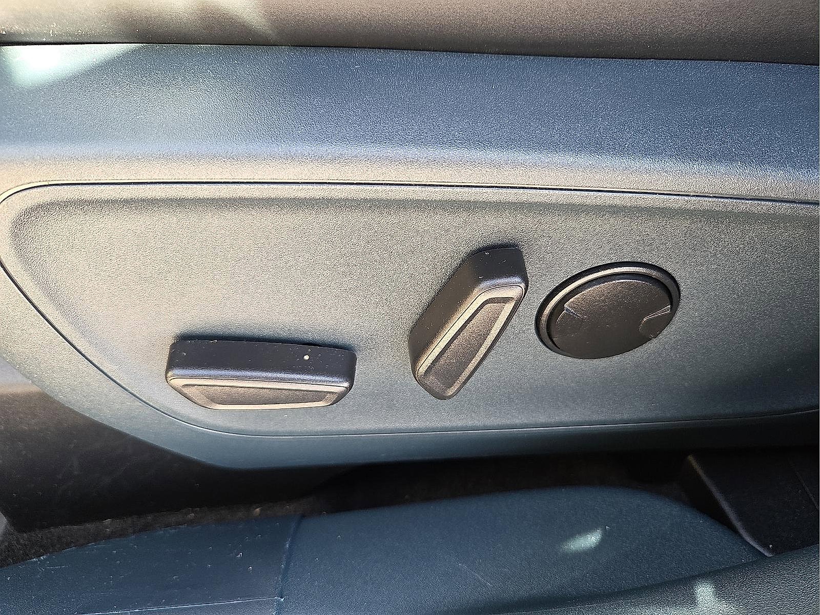 Certified 2025 Ford Maverick Lariat w/ Black Appearance Package image 15