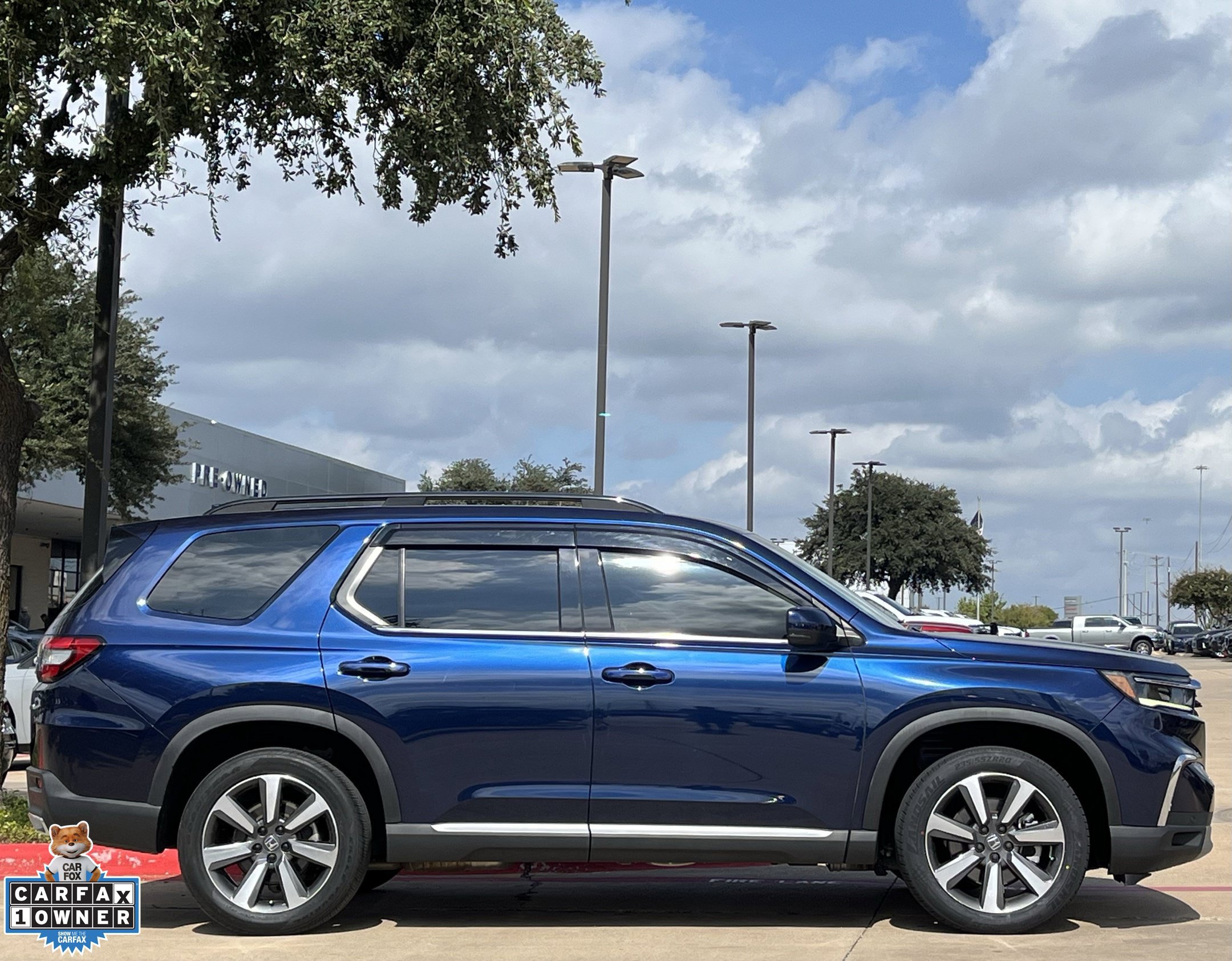 Used 2023 Honda Pilot Touring image 3
