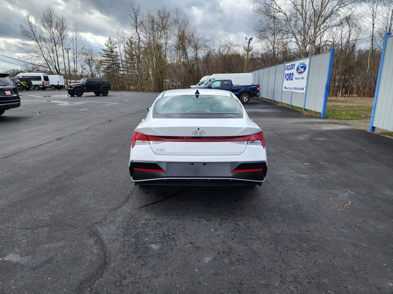 Used 2025 Hyundai Elantra SEL image 4