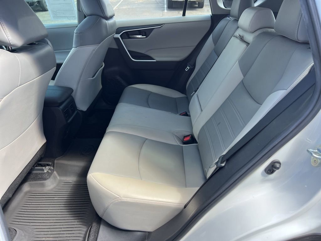 Used 2021 Toyota RAV4 XLE Premium image 19