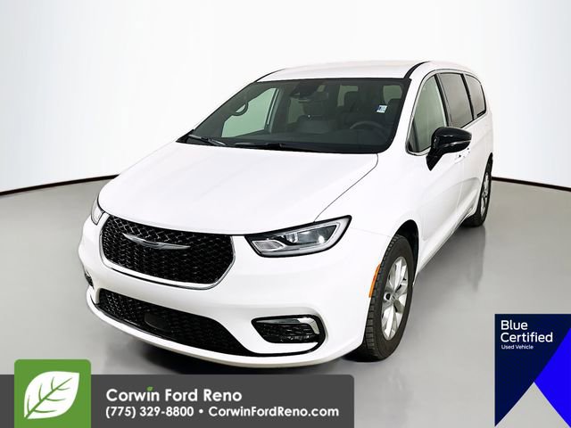 Used 2025 Chrysler Pacifica Select AWD/4WD image 3