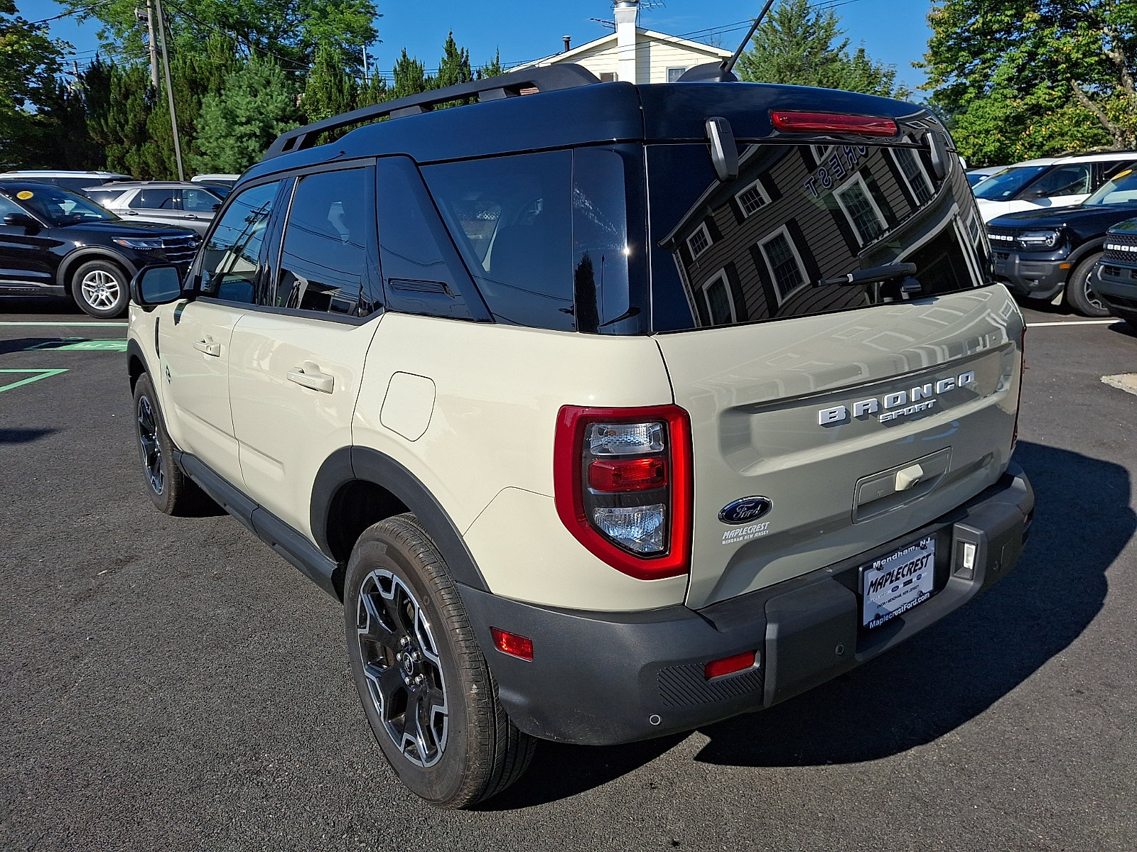 Certified 2025 Ford Bronco Sport Outer Banks w/ Outer Banks Tech Package+ AWD/4WD image 7