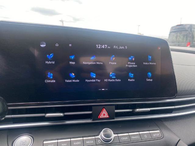 Used 2022 Hyundai Elantra Limited FWD image 20