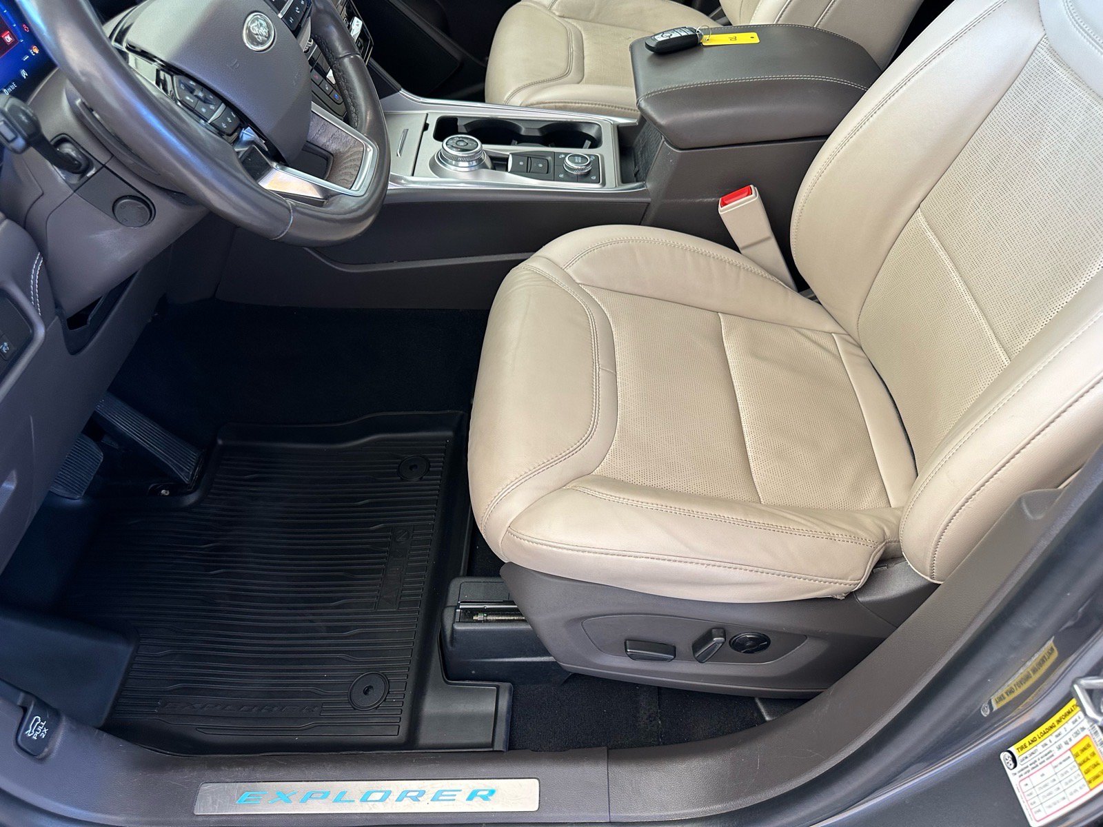 Certified 2021 Ford Explorer Platinum w/ Equipment Group 601A AWD/4WD image 18